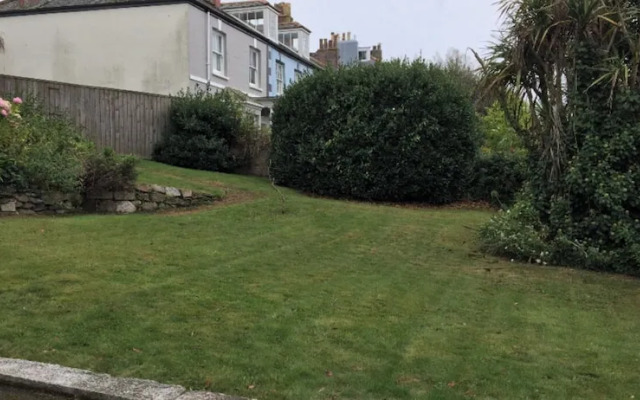 Armyn House Apartments