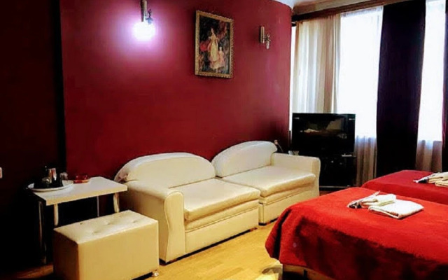 David L Hotel
