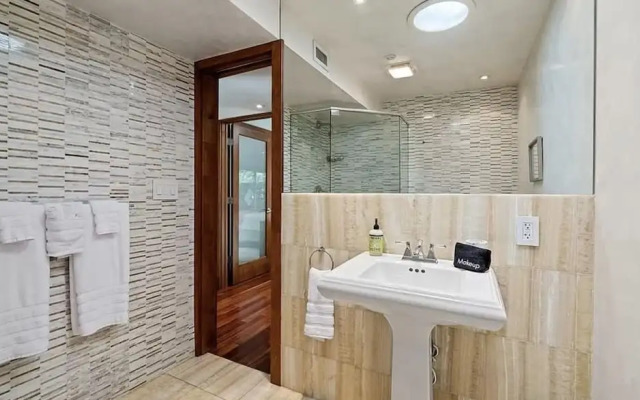 Wilton Manors Stunning Gated Oasis