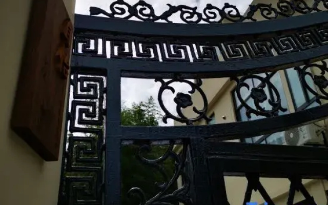 Ziyi Courtyard Guesthouse