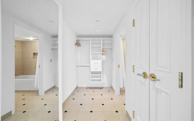 Sleep 6 Stylish 1BR 2BA Beachfront Cozysuites