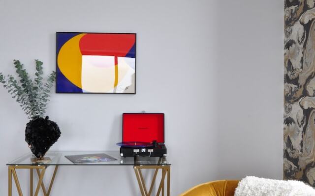 Tour des Canadiens Penthouse by Hometrotting