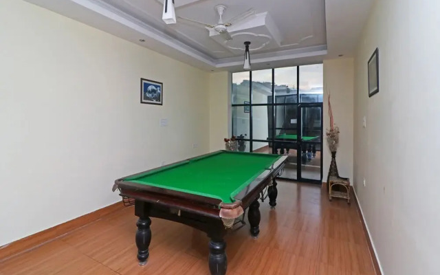 OYO 28044 Devki Palace Jain Hotel