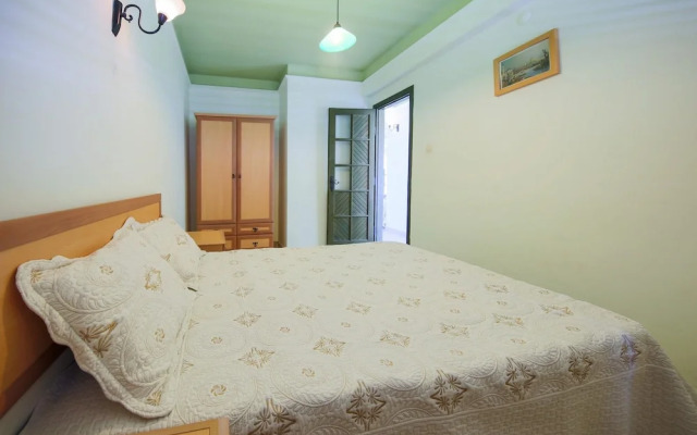May Garden Club Hotel