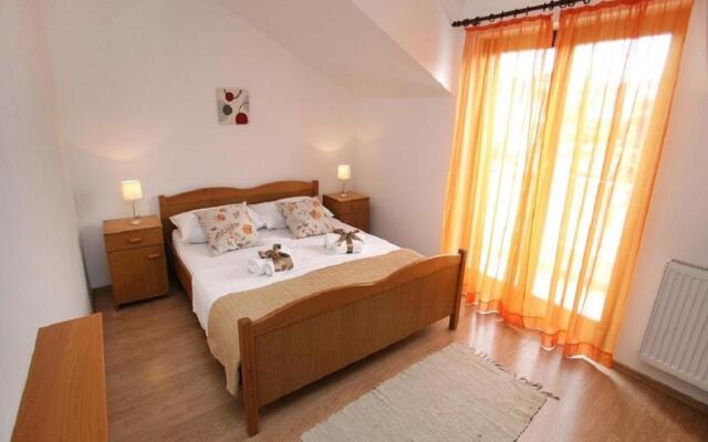 Apartments Antonia-5m from sea