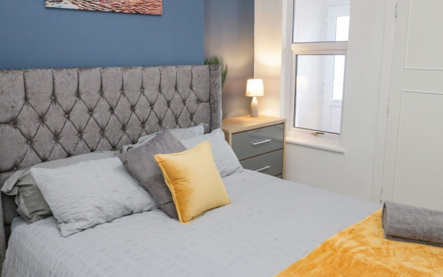Flat 1A, Mona House