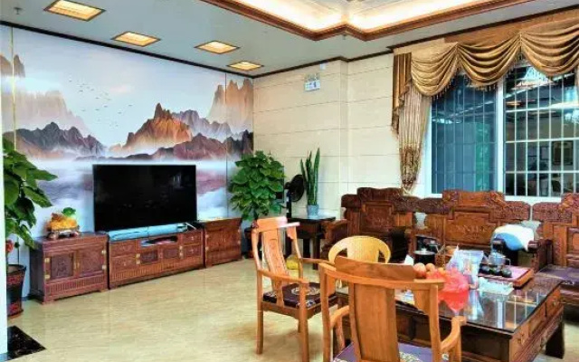 Dongxing Huidu Hotel
