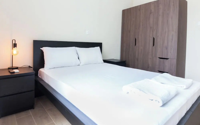 Modern Comfort 1Bd Apt with Balcony