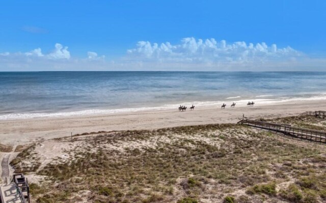 Beach Cottage Look Condo, Ocean View from Spacious Balcony by RedAwning
