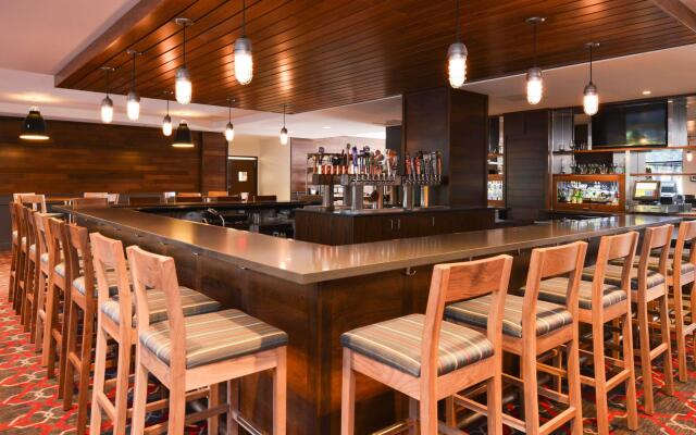 Embassy Suites by Hilton Detroit Metro Airport