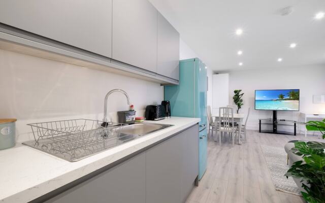 Luxury 1 & 2 bed Apartment free parking