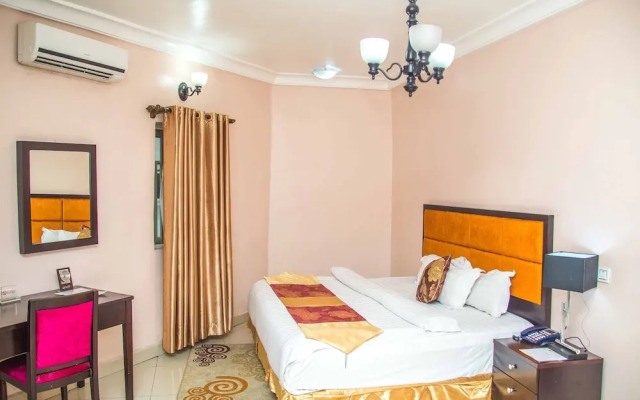 Royal Crest Hotel & Suites