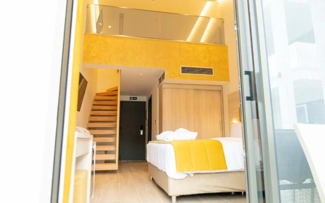 Mirror Hotel