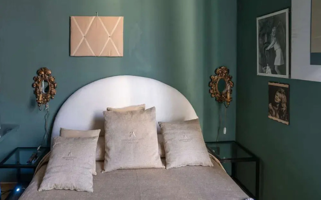 Artistic Flat W/wooden Beams, Porta Venezia