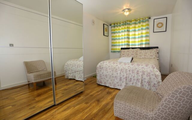 2 Beds Riverview HillHouse Apartment