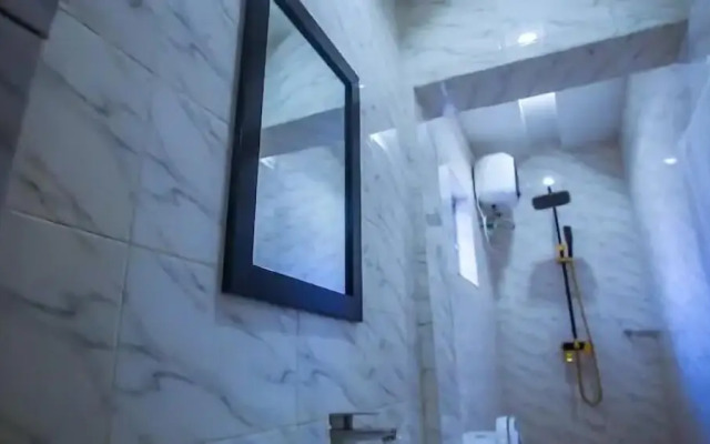 Hubbies Royale Hotel