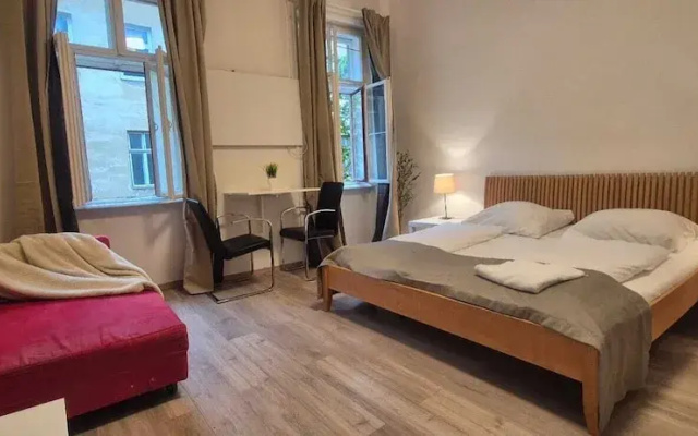 Charming 1BR Apt Near Central Vienna