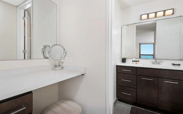 Luxury Suites At North Harbor Tower