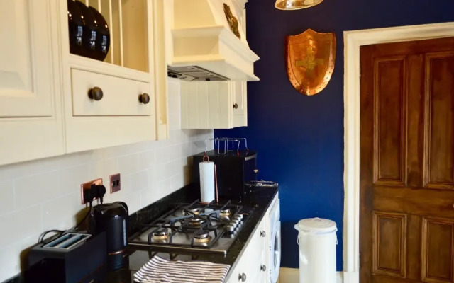 Traditional Boutique Apartment off Leith Walk