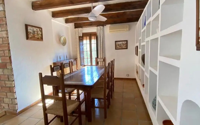 Spacious Holiday Home With Private Garden