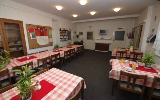 Church Pension Praha - Husuv Dum