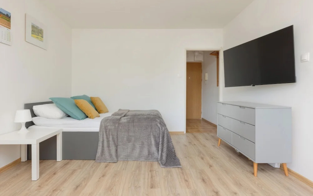 Metro Pole Mokotowskie Studio by Renters