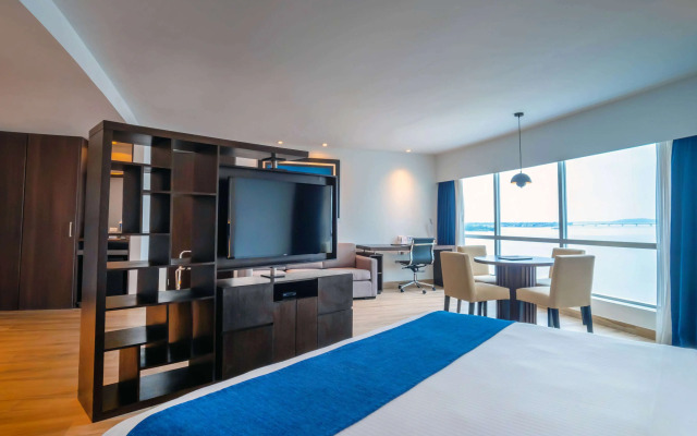 Wyndham Guayaquil Puerto Santa Ana