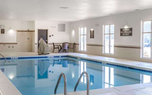 MainStay Suites Cartersville - Emerson Lake Point