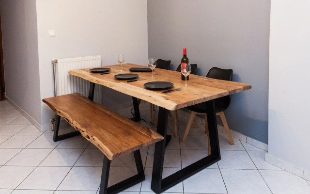 Home Away from Home 2 Bd Apt in Zografou