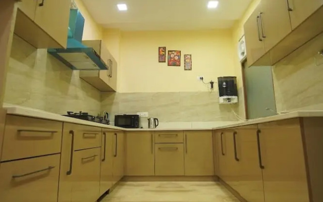 Lime Tree 3BHK Serviced Apartments DLF 5