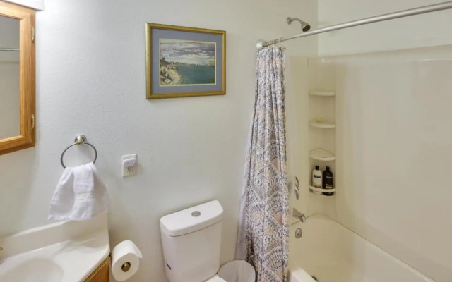 Dog-friendly Bullhead City Home - Walk to Beach!