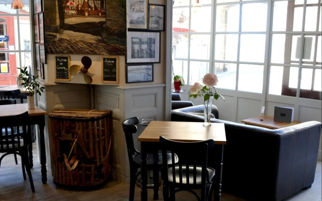 Hotel De La Porte Saint Pierre