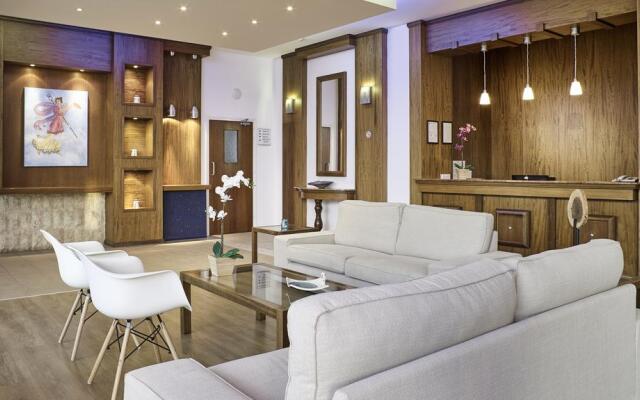 Iris Beach Hotel