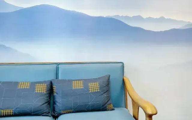 Tianquan Lakeside Cloud Hotel