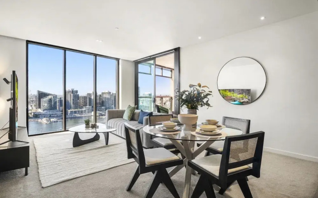 Stunning 2-bed Apartment With Water Views
