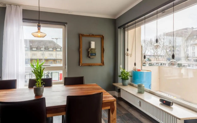 zentrales 130 qm Design-Appartement mit Extras
