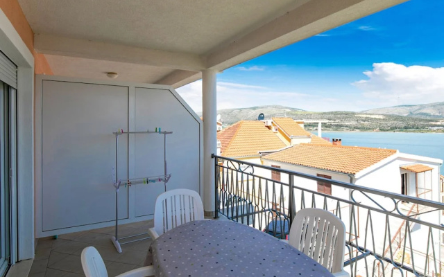 Lovely Apartment in Mastrinka Trogir near Sea Beach