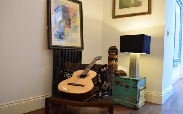 Modern 2 Bedroom Apartment In West Kensington