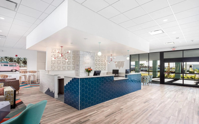 Beachside Hotel & Suites