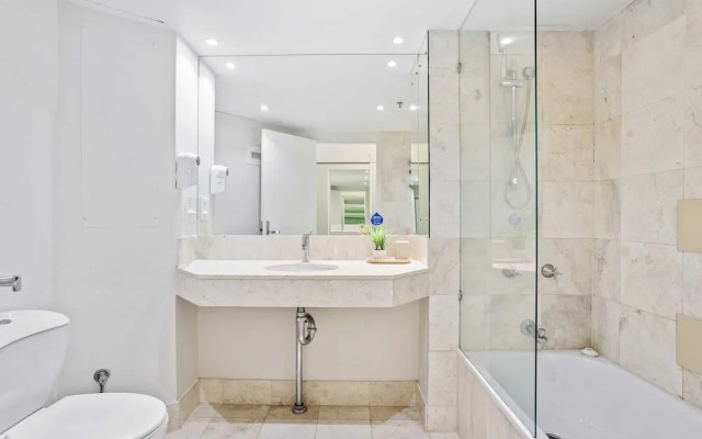Ocean View Surfers Paradise Studio Suite