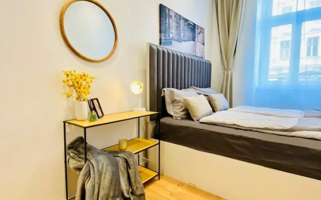 Comfy and Scenic 4BR Stay in Ottakring