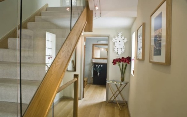 A Large, Beautifully Styled Home in Brighton Sleeps12