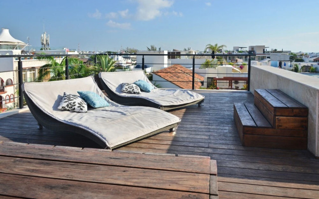 Lotus-7 by Playa District