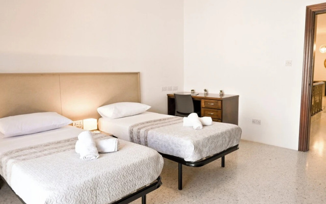 Mediterranea Sunny Maltese Townhouse