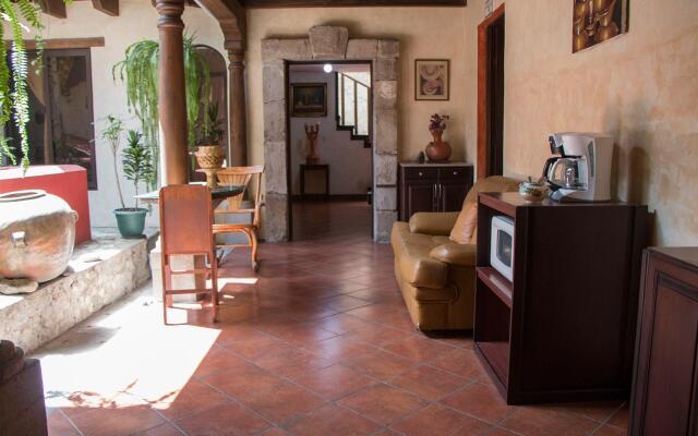 Uxlabil Antigua Hotel y Galería