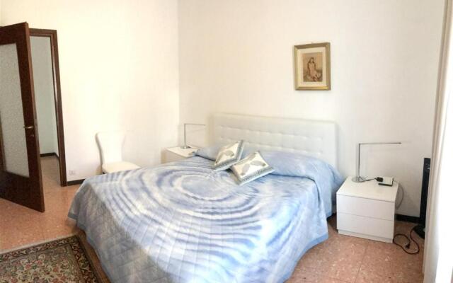 4 bedrooms villa at Ranco 100 m away from the beach with lake view private pool and enclosed garden