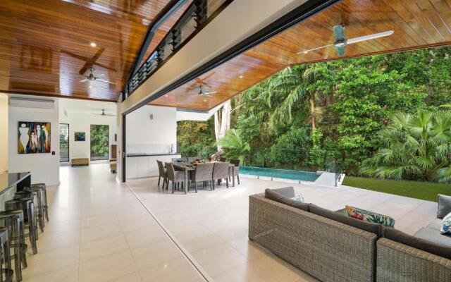 Belle Escapes - 58 Ocean Drive Luxury Home, Palm Cove