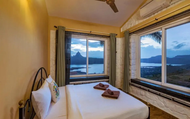 SaffronStays Blue Infinitum, Pawna