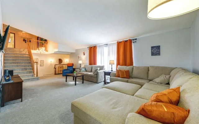 Deck & Seasonal Pool: Spacious Home Near Buffalo!