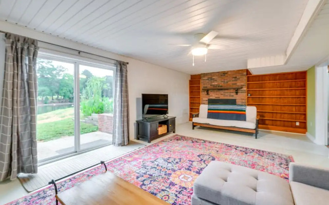 Riverfront Virginia Home - Dock, Fire Pit & Kayaks